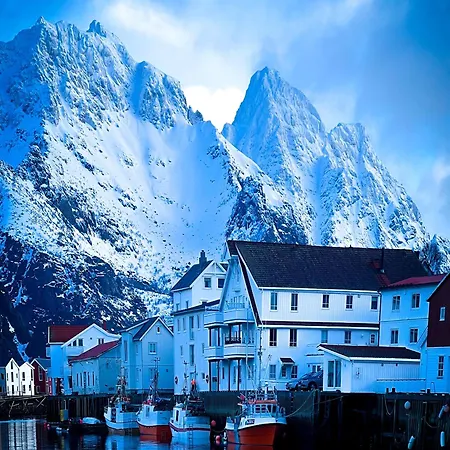 New Luxury Near Henningsvaer Lofoten *