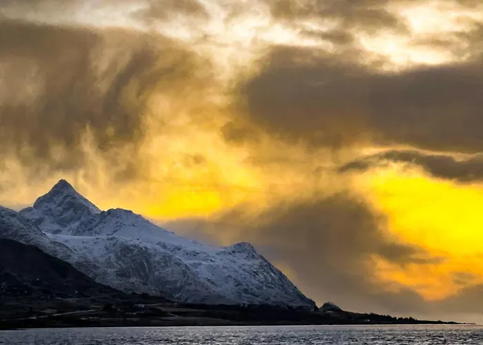 New Luxury Near Henningsvaer Lofoten 샬레 *